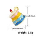 Vue détaillée des dimensions d'un pendentif gâteau en émail de 11mm de haut et 10mm de large - Gâteau à Trois Couches (A0381)