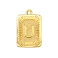 Makroaufnahme des rechteckigen Goldanhängers mit geprägtem Buchstaben U und strukturierter Basis - Buchstabe U Stil (A0441-U)