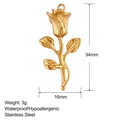 Détail du pendentif rose 3D dorée de 34mm en acier inoxydable hypoallergénique - Tige de Fleur de Rose 3D (SS0149)