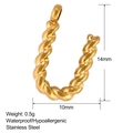 Makroansicht des 18K vergoldeten Edelstahl-U-Anhängers mit Maßen von 14mm x 10mm - Buchstabe U (SS0116-U)