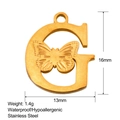 Detalle de colgante letra G en oro de 18K con mariposa y dimensiones del producto - Estilo Letra G (SS0198)
