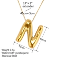Detailansicht der goldenen N-Buchstaben-Halskette mit 19x16mm Anhänger und 45+5cm Kette - Stil N (XL0047-N)
