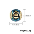 Dettaglio del ciondolo lettera D placcato oro con smalto verde e pietre di zircone - Lettera D (A0131)