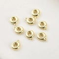 Dettaglio di ciondoli a ciambella placcati oro 14k lucidi per creazione di gioielli - Lettera O (15#O) / 1 Pezzo / Oro