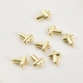 Dettaglio dei ciondoli a lettera T placcati in oro 14k per gioielli fai-da-te - Lettera T (20#T) / 1 Pezzo / Oro