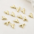 Dettaglio macro di ciondoli lettera Y placcati oro 14k per creazione di gioielli fai-da-te - Lettera Y (25#Y) / 1 Pezzo / Oro