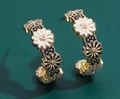 Retro C-shaped hoop earrings with black and white daisy flowers and gold finish - Black & White Daisy (Style 5)