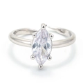 Anello regolabile in finitura argento con zircone taglio marquise e montatura a sei griffe - Aperto Regolabile / Platino