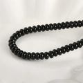 Primer plano de cuentas de vidrio negro brillante de 5x8mm para bisutería DIY - Cuenta Ábaco Negro