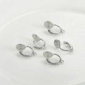 Dettaglio di cinque basi per orecchini a clip argentate con zirconi per bigiotteria - Stile Clip Spirale Strass 2# / Argento