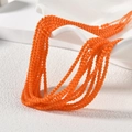 Makroaufnahme von 2mm orangen Katzenaugen-Perlen mit Seidenglanz für DIY-Schmuckherstellung - Orangegelber Katzenaugen-Stil