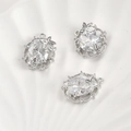 Makro-Detail von 14k vergoldeten Blatt-Anhängern mit funkelnden Zirkonia-Steinen für DIY - Weiß K Silber Überzogene Weißer Zirkon Oval (Ca. 19.7x16mm)