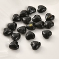 Macro-opname van gepolijste zwarte hartvormige glazen kralen voor DIY sieraden - Hart / Set van 5 / 12# Zwart