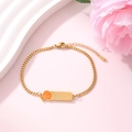 Dettaglio del bracciale a catena cubana placcato oro 18K in acciaio con ciondolo a conchiglia - Conchiglia
