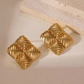 Orecchini a perno in acciaio inossidabile placcato oro 18k con trama a rombi ondulati - Orecchini a Bottone a Rombo con Onda Radiale 3D (5960750932893) / Oro