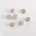 Vista macro di charms cubici in argento con opali viola e incisioni decorative fini - Perla distanziatrice rettangolare argento rosa (M-07)