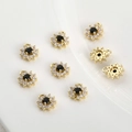 Vue détaillée des pendentifs trèfle en or 14 carats avec pierre noire et zircons blancs - Petite Fleur Zirconia Noir (9*8mm) / Or