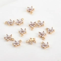 Détail de breloques fleur à cinq pétales en cuivre doré avec zircon pour bijoux faits main - Fleur Violet Clair