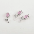 Dettaglio dei ciondoli a tulipano placcati in oro 14k con zircone rosa e foglie - Stile Tulipano Zirconia Rosa / Argento