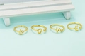 Verstellbare goldfarbene LOVE Buchstabenringe im Set mit Zirkonia-Akzenten - Buchstabe A Stil (DR172) / Gold
