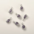 Detailansicht ovaler violetter Amethyst-Anhänger mit Silberfassung und Stern-Akzenten - Weiß K Vergoldet Ovaler Lila Zirkonia Blumen Anhänger (H-157)