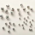 Perle distanziatrici tonde placcate oro 14k per creazione di gioielli fai-da-te e artigianato - Perlina Rotonda Sfaccettata (11#) / 2.5mm (50 Pezzi/Confezione) / Oro bianco