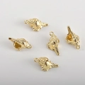 Cinq pendentifs coquillage plaqués or 14k avec texture naturelle pour bijoux DIY - Conque Marine Plaquée Or 14K (15.5*8.4mm)