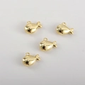 Détail de quatre mini pendentifs baleine plaqués or 14 carats pour bijoux DIY - Baleine Plaquée Or 14K (9.8*7.3mm)