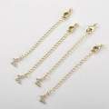 Dettaglio di estensioni in oro 14k con chiusura a moschettone e ciondoli a farfalla in zirconi - Oro 14K Farfalla