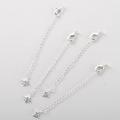 Dettaglio di quattro chiusure a moschettone placcate oro 14k con stelle in zircone per DIY - Argento Stella