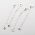 Dettaglio di quattro catene di estensione in argento con chiusura a moschettone e cuori - Argento Cuore Zircone