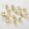 14k vergoldete hohle Blumenzwischenperlen mit geprägten Blütenblättern für DIY Schmuck - Blumenabstandshalter / 8.6x5.4mm / 14K-Gold