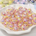 Makro-Detail von schillernden lila Acrylperlen mit gelben Wellen für DIY-Schmuckherstellung - Violette Perle Gelbe Welle (3#)