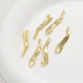 Macro-detail van 14k vergulde onregelmatige staafhangers voor DIY-sieradenaccessoires - Dikke Onregelmatige Enkele Hanger (30.4x6.4mm) / Goud