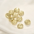 Dettaglio di perle tonde piatte martellate placcate oro 14k per gioielli fai-da-te - Grande / Oro