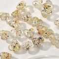 Dettaglio di perle a cuore in vetro da 15mm con scaglie d'argento colorate per DIY - 1 Pezzo / Bianco Trasparente