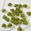 Dettaglio di perle a cuore in vetro verde da 15mm con glitter colorati all'interno - 1 Pezzo / verde oliva