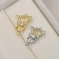 Dettaglio macro di ciondoli a fiocco in oro 14k e rodio con zircone a cuore in scatola - Oro - Mazzo di Cuori in Zircone Giallo