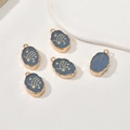 Detail van vijf vergulde ovale hangers met blauw email en sterpatroon voor DIY-sieraden - Lichtblauwe Ster / Ongeveer 22*13mm