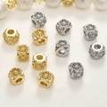 Macro detail van 14k vergulde bloem tussenkraaltjes voor DIY sieraden maken - 7# 14k Goud Vierkante Holle Tussenkraal (Ongeveer 5.6*5mm)