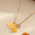Goldene Halskette mit Herzanhänger, Blumen-Disk und pfirsichrosa Edelstein-Charm - November