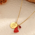 Goldene Edelstahlkette mit Rosenmünze, rotem Herz und Tropfenstein-Anhängern - Juli