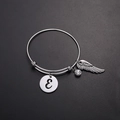 Silbernes Edelstahl-Charm-Armband mit dem Buchstaben E und Engelsflügel-Anhänger - Stil E