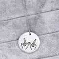 Collana in acciaio al titanio argento lucido con pendente rotondo e motivo a gesti di strada - Gesto W o LA (N444)