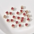 Detailopname van rode zirkoon kralen met goudkleurige zetting voor DIY sieraden maken - Rozeroood (10# 4x4mm)