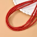 Vista macro de cuentas cilíndricas rojas de 4mm para joyería DIY y pulseras hechas mano - Color 7 Rojo Brillante / 4*4mm