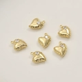 Dettaglio di ciondoli a cuore placcati in oro 14k con zirconia e bordo impunturato - 13*10mm / Cuore Oro (2# Oro)