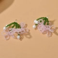 Ciondolo a fiore satinato fatto a mano con stelo verde e anello dorato per fare gioielli - Fiore Farfalla Rosa