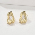 Dettaglio di orecchini placcati oro 14k con trama lava e pietra di zircone rettangolare - 9# Oro Con Perno Argento