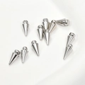 Pendentifs pointus en argent poli pour création de bijoux DIY sur fond blanc - Rivet Moyen / 1 Pièce (Env. 5*11mm) / Argent